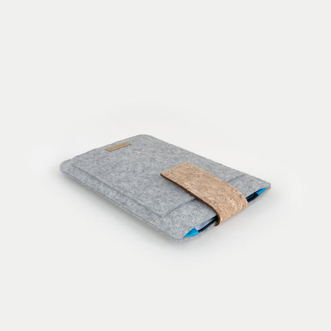 custom eReader cover | with magnetic closure and extra compartment | hellgrau - Shapes | Model "HAKA"