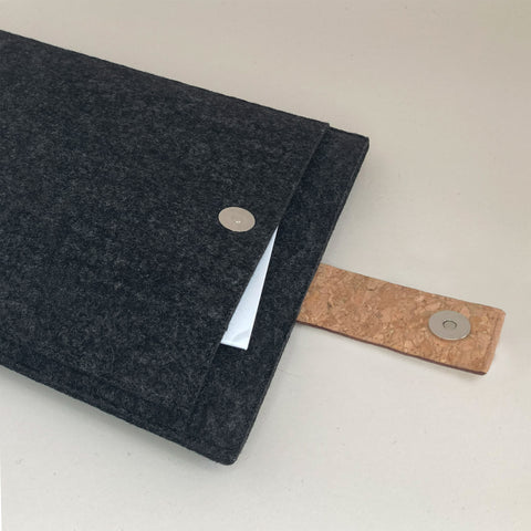 Case for MacBook Pro 14 | with magnetic closure and extra compartment | anthrazit - Stripes | Model "HAKA"