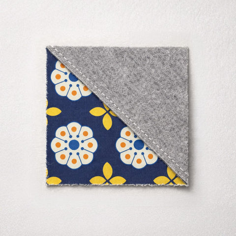 Made-to-measure mobile phone case | made of felt and organic cotton | light grey - bloom | "LET" model