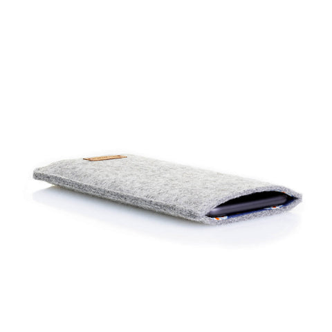 Mobile phone case for Fairphone 6 | made of felt and organic cotton | light gray - bloom | model "LET"