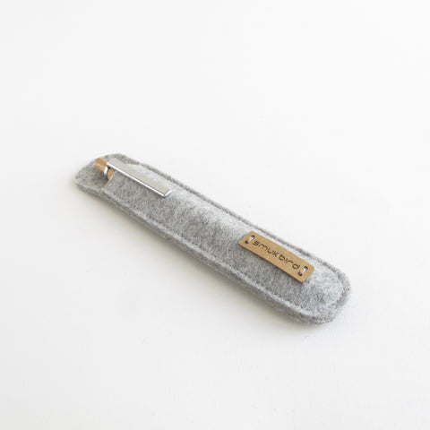 Sustainable felt pen case made from 100% wool | Light gray | including wooden ballpoint pen