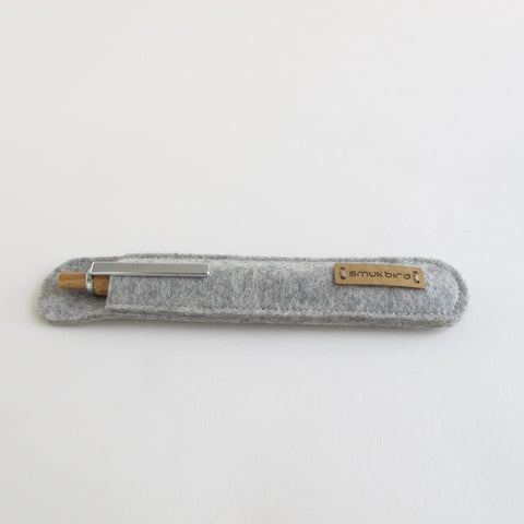 Sustainable felt pen case made from 100% wool | Light gray | including wooden ballpoint pen