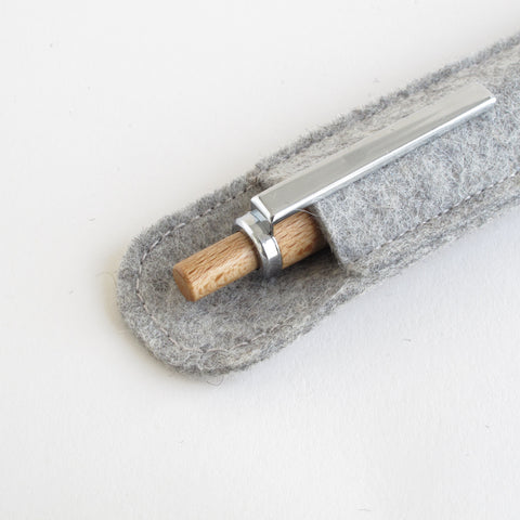 Sustainable felt pen case made from 100% wool | Light gray | including wooden ballpoint pen