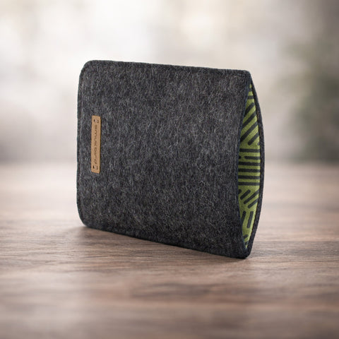 Made-to-measure mobile phone case | made of felt and organic cotton | anthracite - stripes | "LET" model
