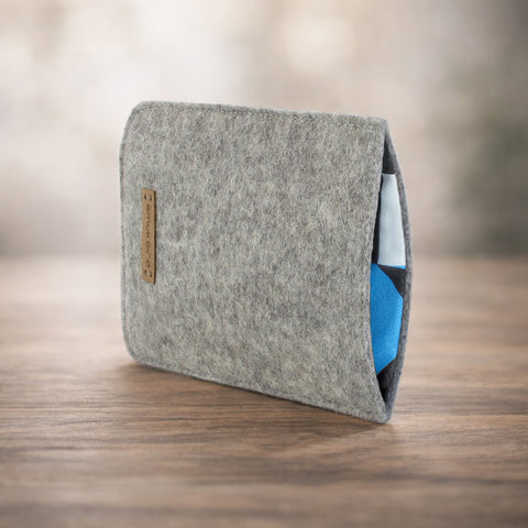 Made-to-measure mobile phone case | made of felt and organic cotton | light grey - shapes | "LET" model