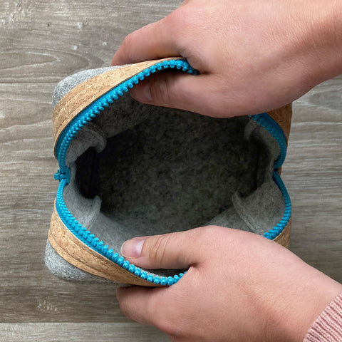 Accessory bag for cables & Co. | made of felt and cork | anthracite-azure