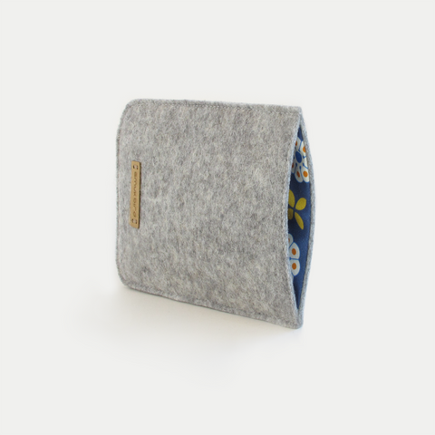 Mobile phone case for Xiaomi 13 Pro | made of felt and organic cotton | light gray - bloom | Model "LET"
