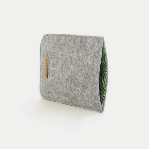 Mobile phone case for iPhone 15 | made of felt and organic cotton | light gray - stripes | Model "LET"