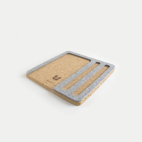 Organizer for cell phone, notepad & pens | made of felt and cork | light grey