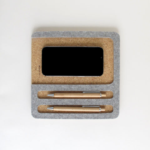 Organizer for cell phone, notepad & pens | made of felt and cork | light grey