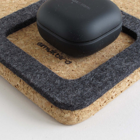 Organizer for mobile phone, notepad, pen, keys etc. | made of felt and cork | anthracite