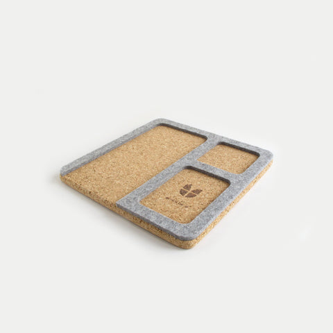 Organizer for mobile phone, keys, jewelery etc. | made of felt and cork | light grey