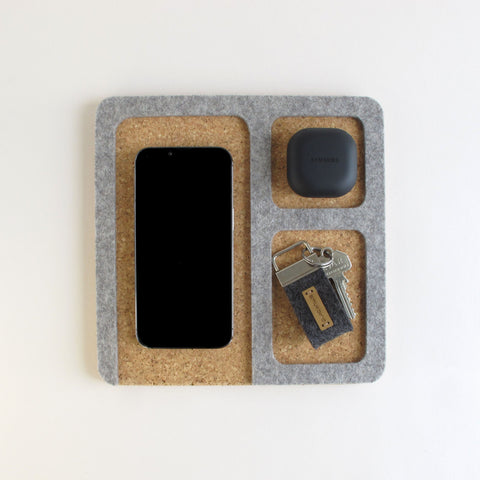 Organizer for mobile phone, keys, jewelery etc. | made of felt and cork | light grey