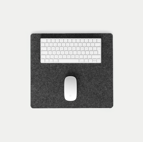Desk pad made of felt and cork | 38x34.5cm | anthracite