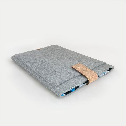 Case for Asus Alienware | with magnetic closure and extra compartment  | hellgrau - Shapes | Model "HAKA"