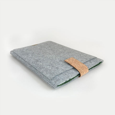 Case for MacBook Air 13 | with magnetic closure and extra compartment  | hellgrau - Stripes | Model "HAKA"