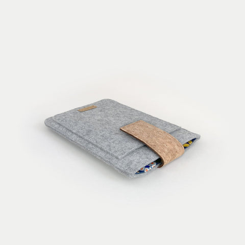 custom eReader cover | with magnetic closure and extra compartment | hellgrau - Bloom | Model "HAKA"