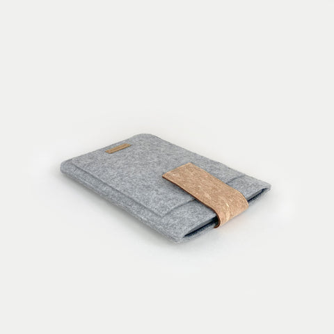 custom eReader cover | with magnetic closure and extra compartment | light gray - tracks | Model "HAKA"