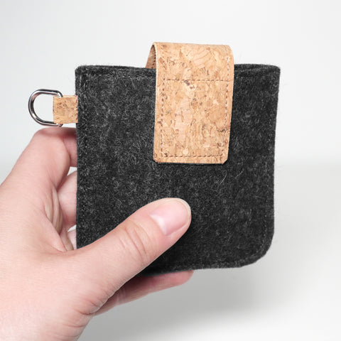 Rückseite der Filz Kopfhörerhülle mit D-Ring zur Befestigung