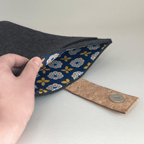 custom laptop sleeve | with magnetic closure and extra compartment | anthrazit - Bloom | Model "HAKA"