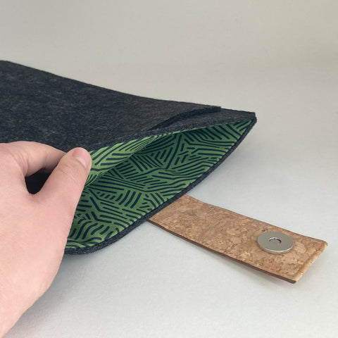 custom laptop sleeve | with magnetic closure and extra compartment | anthrazit - Stripes | Model "HAKA"