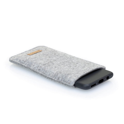 Mobile phone case for Samsung Galaxy S23 FE | made of felt and organic cotton | light gray - colorful | model "LET"