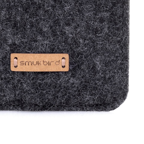 phone case for iPhone 16 | made of felt and organic cotton | anthrazit - shapes | Modell "LET"