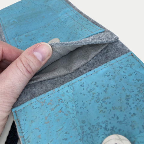 Shoulder bag for iPhone 15 | made of felt and organic cotton | light gray - azure | model KEDJA deluxe