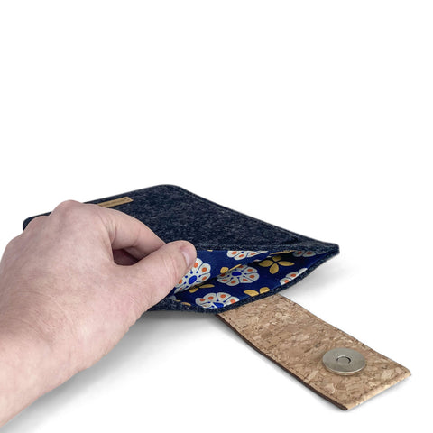 Cover for Tolino Page 2 | with magnetic closure and extra pocket | anthracite - Bloom | Model "HAKA"