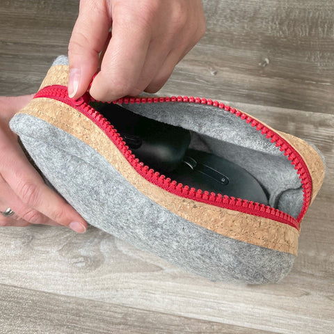 Accessory bag for cables & Co. | made of felt and cork | anthracite-red