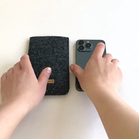 Made-to-measure mobile phone case | made of felt and organic cotton | anthracite - shapes | "LET" model