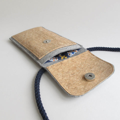 Shoulder bag for Motorola Moto G73 | made of felt and organic cotton | light gray - bloom | Model KEDJA