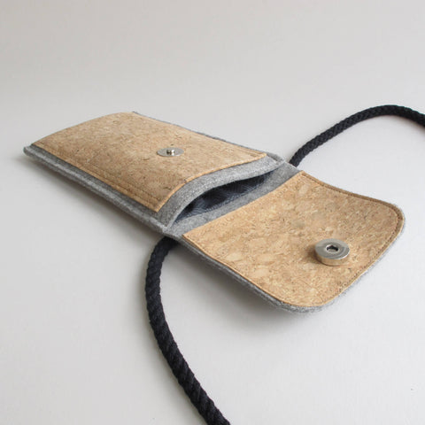 Shoulder bag for Fairphone 4 | made of felt and organic cotton | light gray - tracks | Model KEDJA