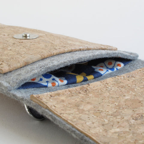 Shoulder bag for Motorola Moto G73 | made of felt and organic cotton | light gray - bloom | Model KEDJA