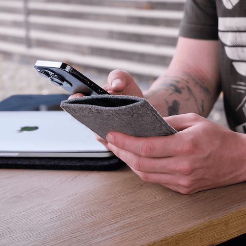 Sleeve for iPhone 14 Pro Max | made of felt and organic cotton | light grey - colorful | "LET" model