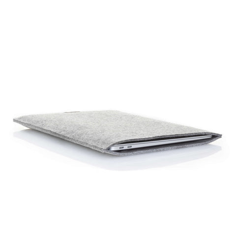 Custom made laptop sleeve | made of felt and organic cotton | light gray - Tracks | Model "LET"