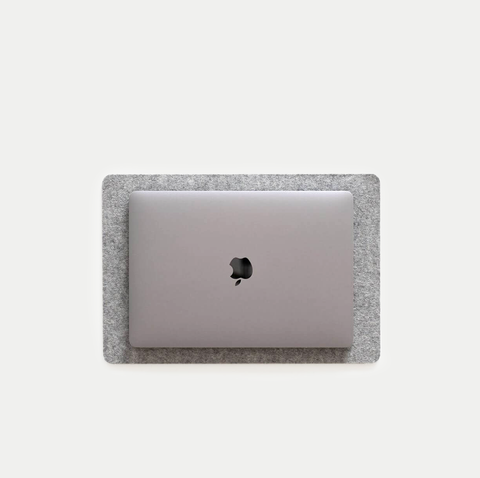 Mat for MacBooks made of felt and cork | 26x38cm | light grey