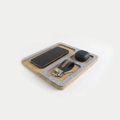 Organizer for mobile phone, keys, jewelery etc. | made of felt and cork | light grey