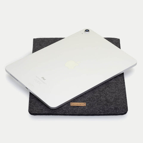 Sleeve for Surface Pro 9 | made of felt and organic cotton | anthracite - tracks | "LET" model