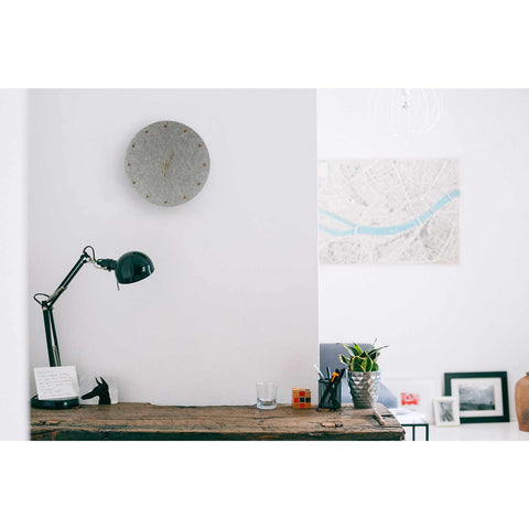 Wall clock made of felt and cork 30 cm | light gray - gold | Design: Esbjerg