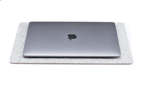 Mat for MacBooks made of felt and cork | 26x38cm | light grey